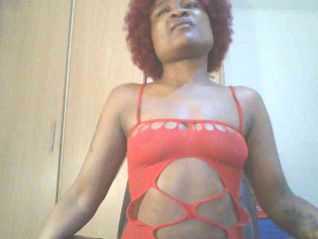 QueenIvy35 webcam