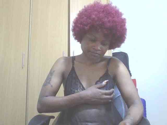 QueenIvy35 webcam