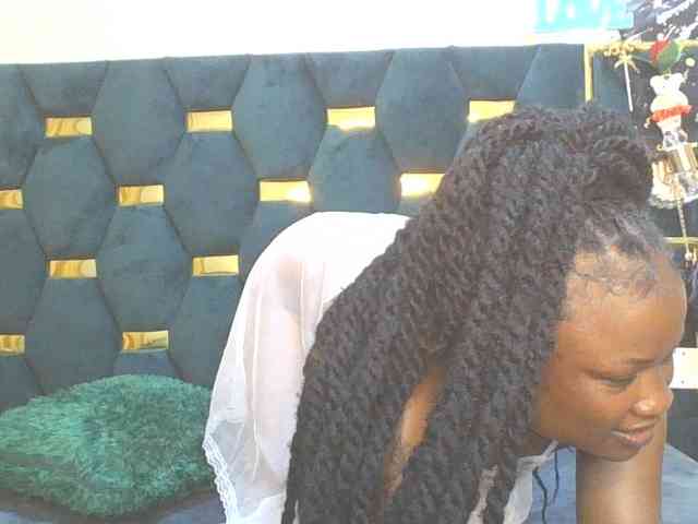 QueenIvy35 webcam