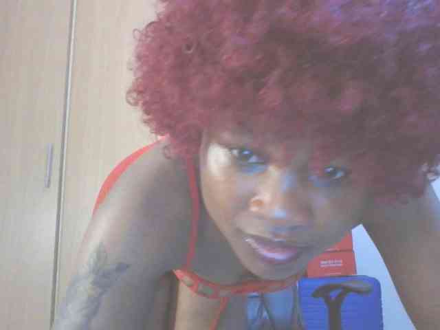 QueenIvy35 webcam