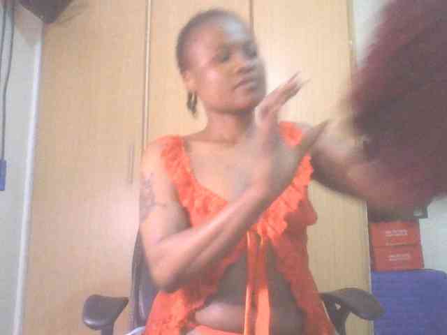 QueenIvy35 webcam