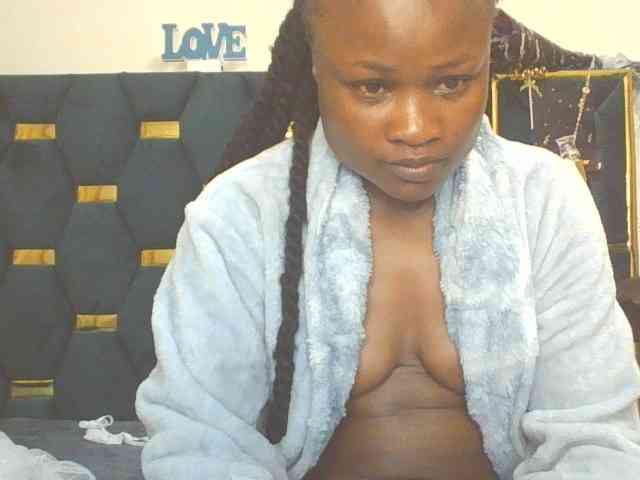 QueenIvy35 webcam