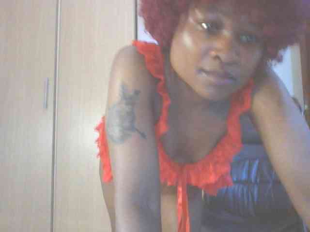 QueenIvy35 webcam