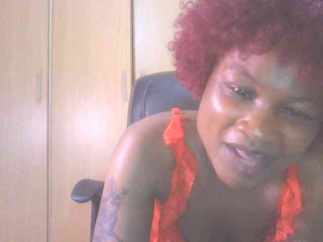 QueenIvy35 webcam