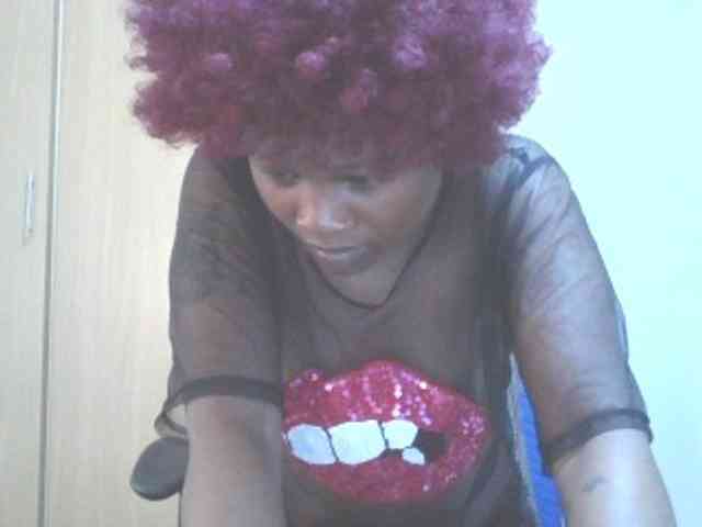 QueenIvy35 webcam