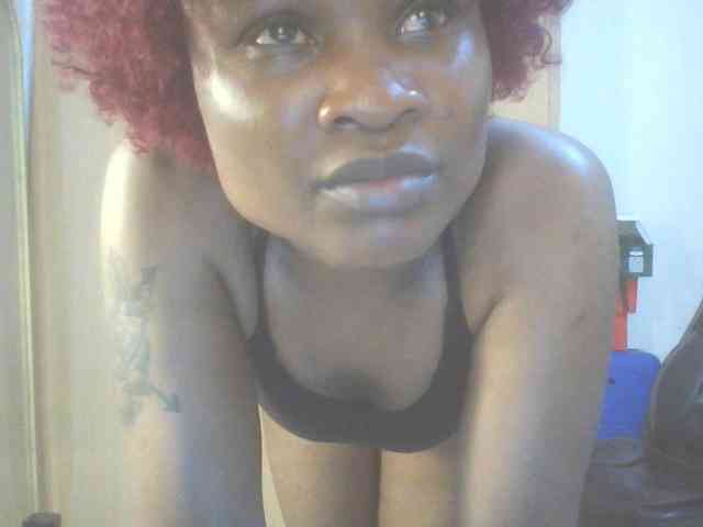 QueenIvy35 webcam