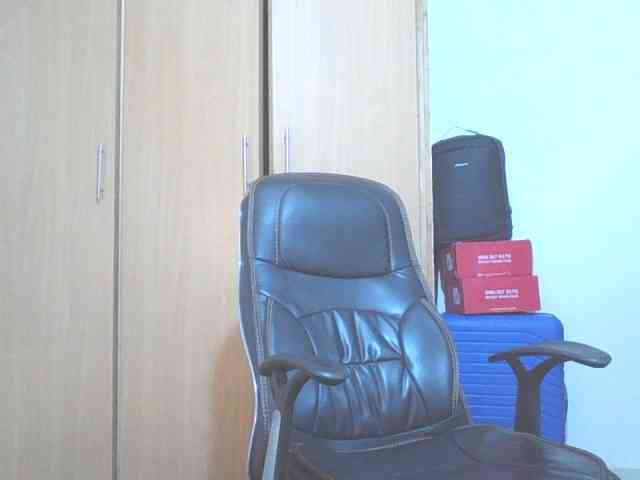 QueenIvy35 webcam