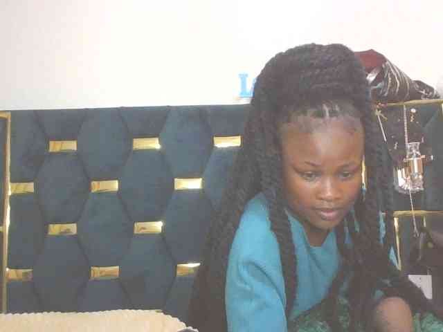 QueenIvy35 webcam