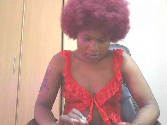 QueenIvy35 webcam