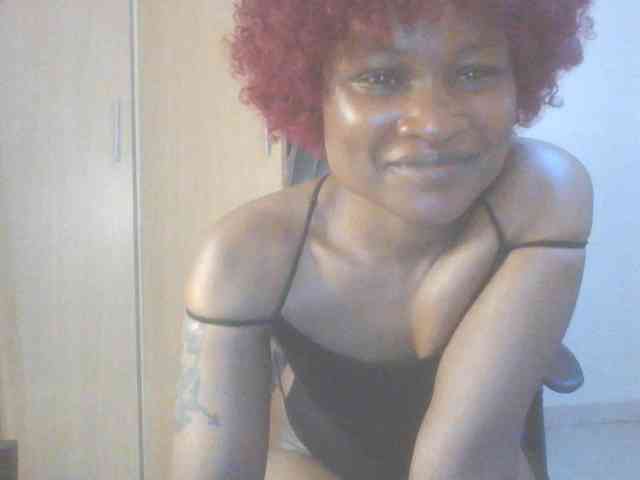 QueenIvy35 webcam