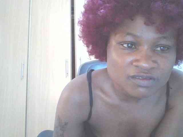 QueenIvy35 webcam