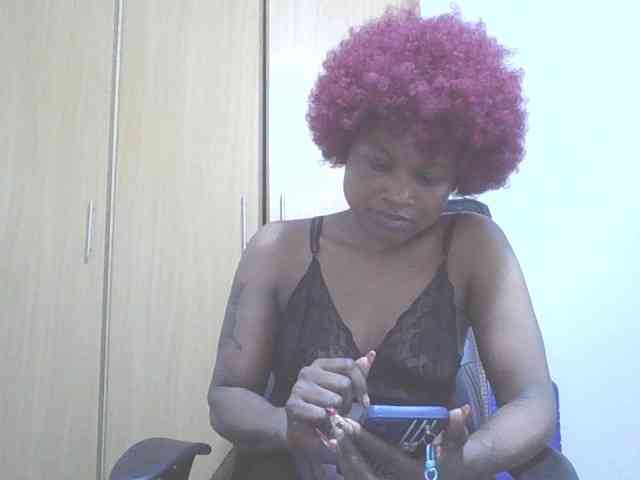 QueenIvy35 webcam