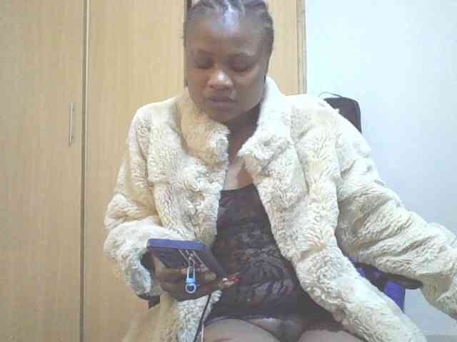 QueenIvy35 webcam
