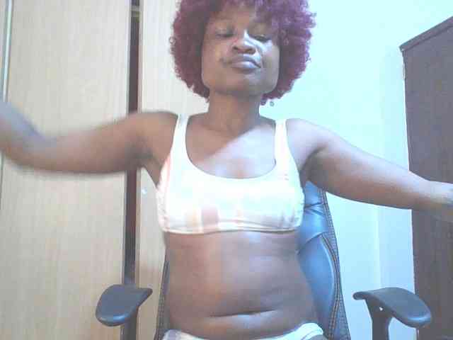 QueenIvy35 webcam