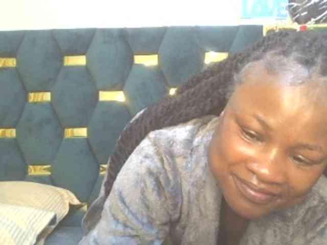 QueenIvy35 webcam