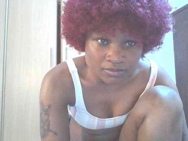 QueenIvy35 webcam