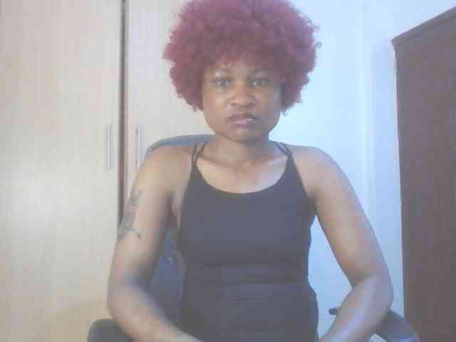 QueenIvy35 webcam