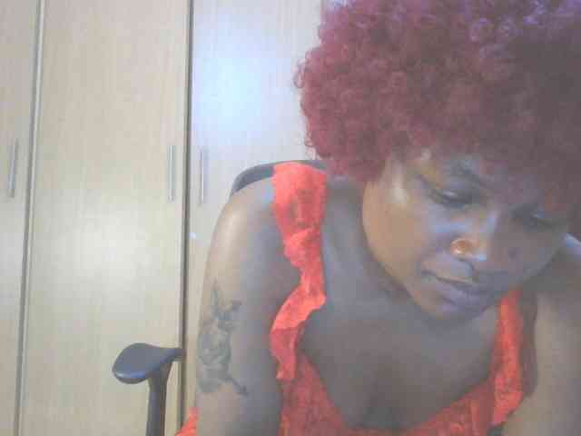 QueenIvy35 webcam
