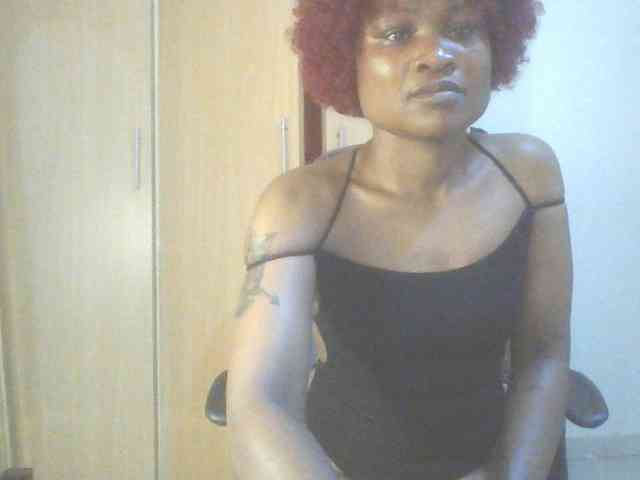 QueenIvy35 webcam