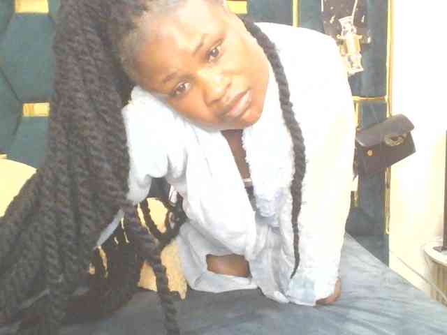 QueenIvy35 webcam