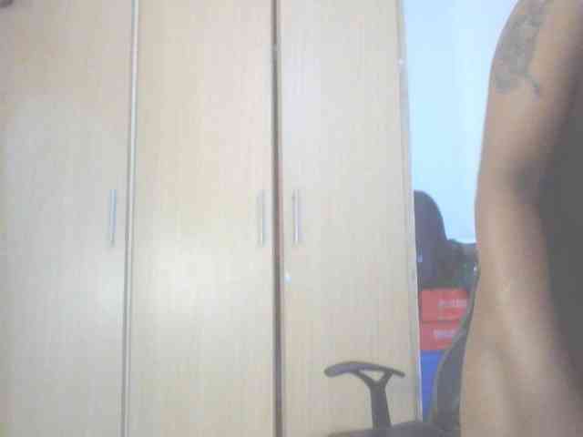QueenIvy35 webcam