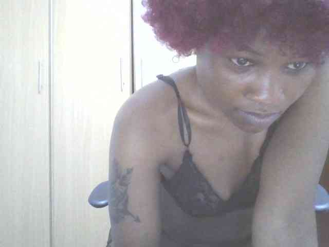 QueenIvy35 webcam