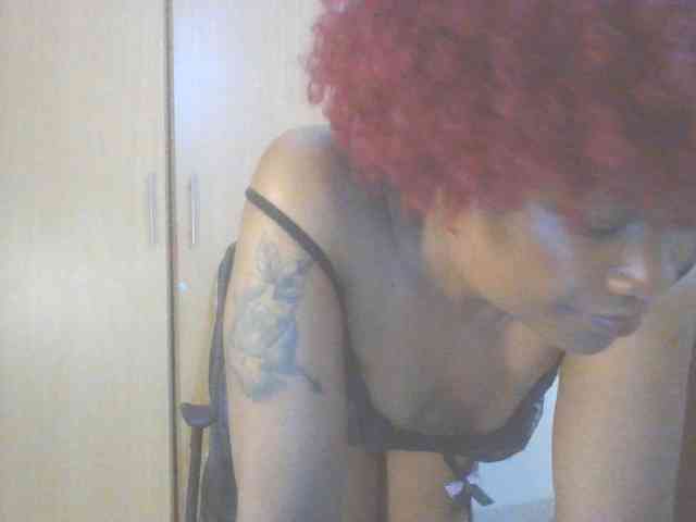 QueenIvy35 webcam