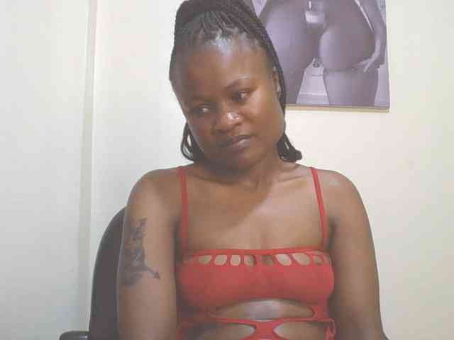 QueenIvy35 webcam