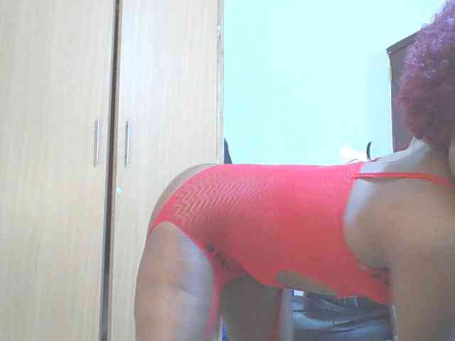 QueenIvy35 webcam