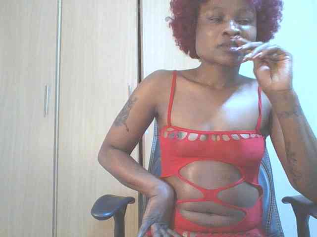 QueenIvy35 webcam