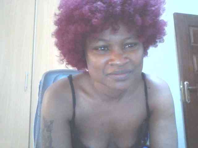 QueenIvy35 webcam