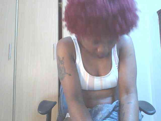 QueenIvy35 webcam