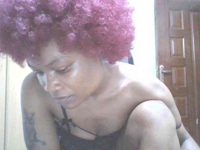 QueenIvy35 webcam