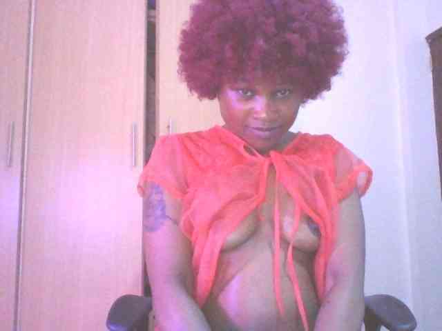 QueenIvy35 webcam