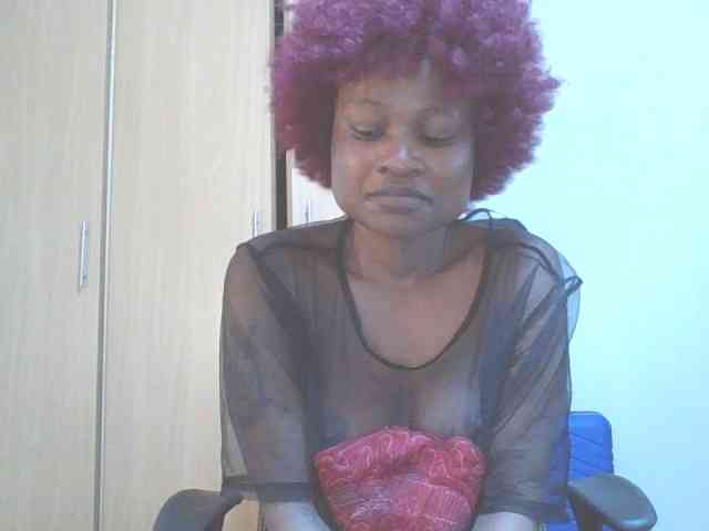 QueenIvy35 webcam