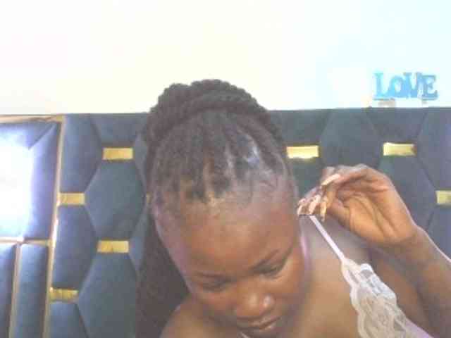 QueenIvy35 webcam
