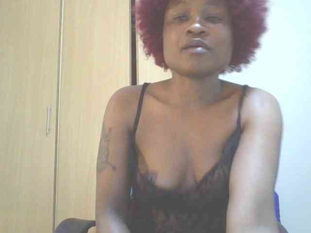 QueenIvy35 webcam