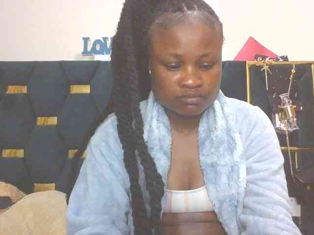 QueenIvy35 webcam