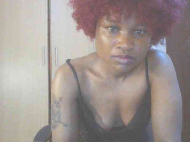 QueenIvy35 webcam
