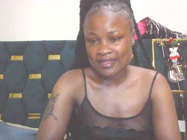 QueenIvy35 webcam