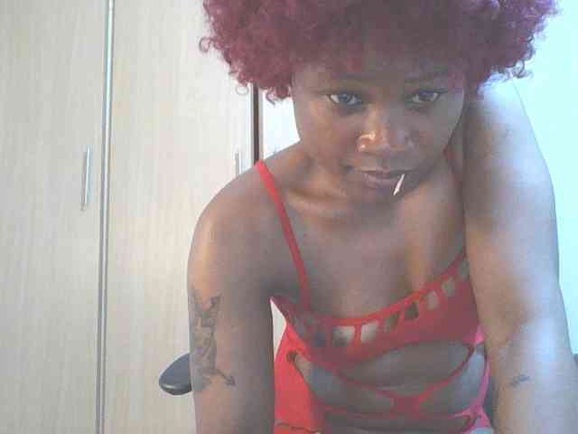 QueenIvy35 webcam