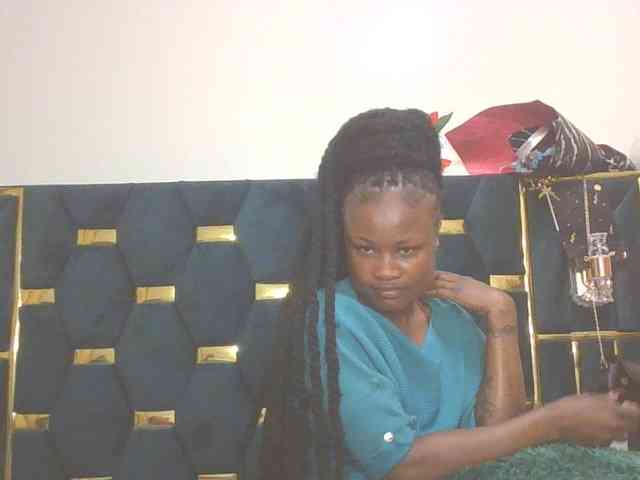 QueenIvy35 webcam