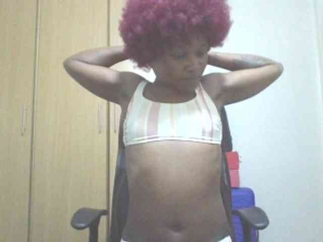 QueenIvy35 webcam