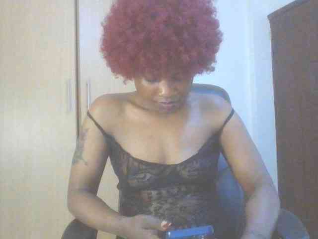 QueenIvy35 webcam