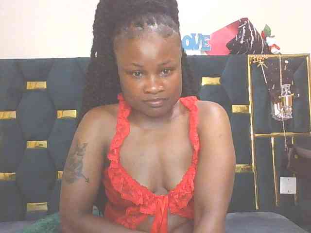 QueenIvy35 webcam