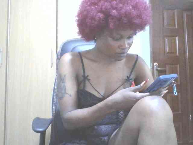 QueenIvy35 webcam