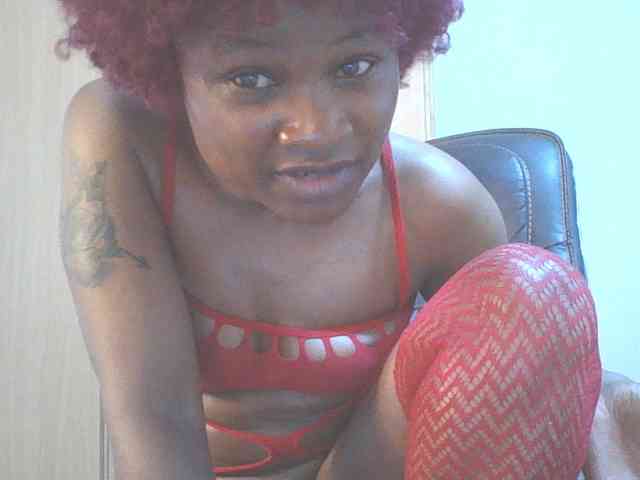 QueenIvy35 webcam