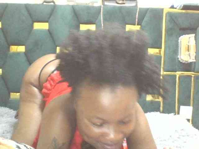 QueenIvy35 webcam