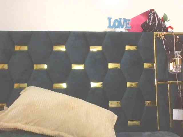 QueenIvy35 webcam
