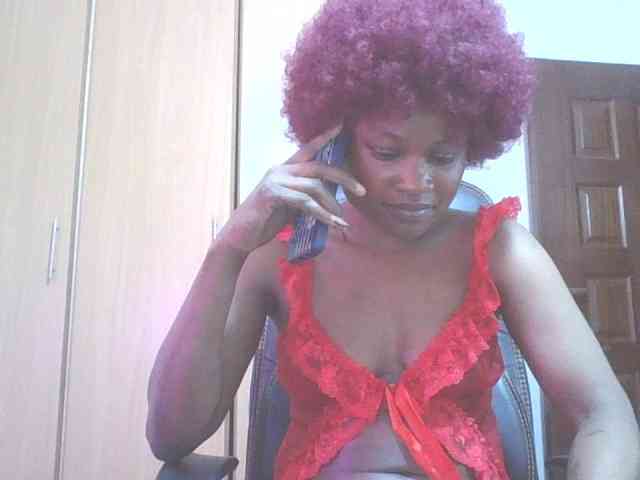 QueenIvy35 webcam